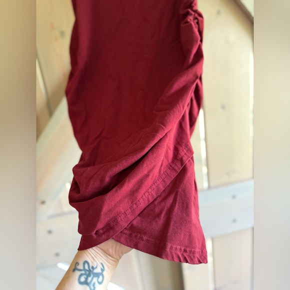 Burgundy Bodycon Dress with Ruching - Picture 5 of 6